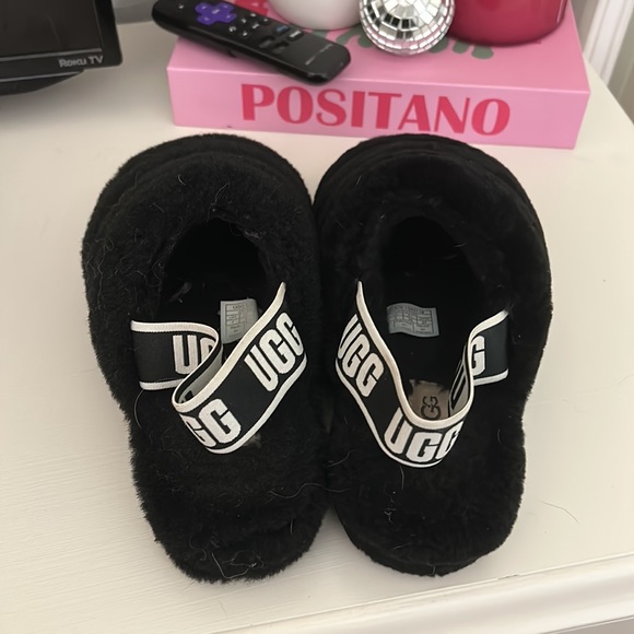 Black ugg slippers - Picture 2 of 3